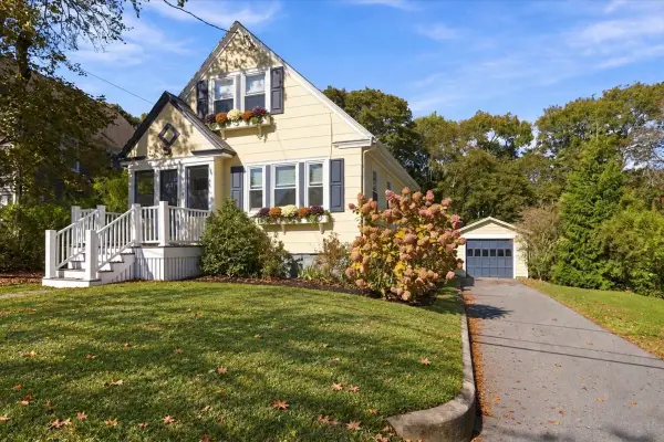 82 Manatee Rd, Hingham, MA 02043