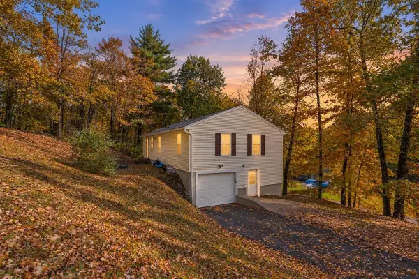 424 Dennison Dr, Southbridge, MA 01550
