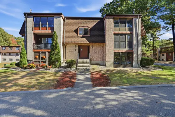 6 Greenbriar Drive #104, North Reading, MA 01864