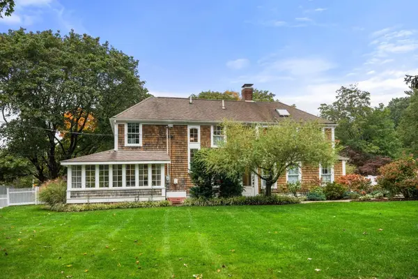 18 Holly Berry Trl, Norwell, MA 02061