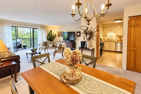 1 Summit Dr #57, Reading, MA 01867