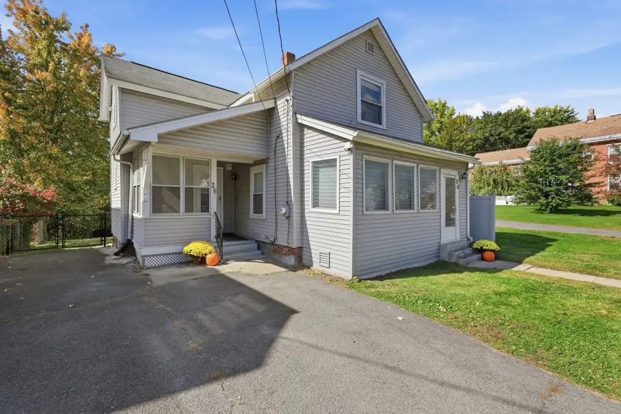 26 Elm St, Greenfield, MA 01301 - #3