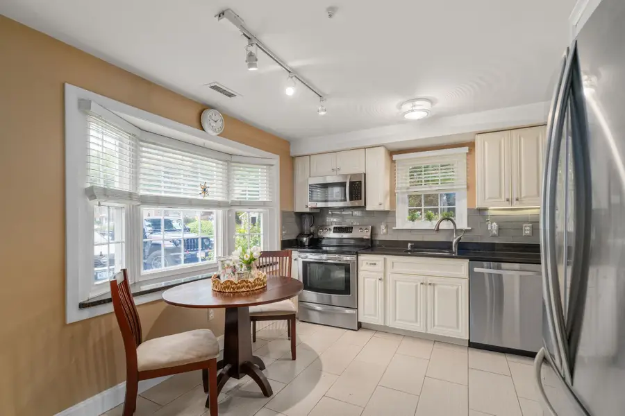 4 Jennifer Ln #4, Stoughton, MA 02072 - #2
