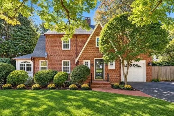 20 Shaw Rd, Wellesley, MA 02481