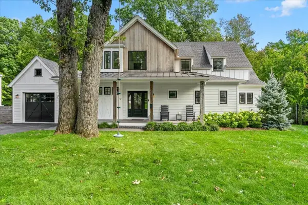9 Pioneer Rd, Hingham, MA 02043