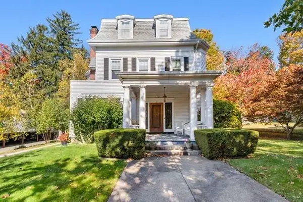33 Yale Ave, Wakefield, MA 01880