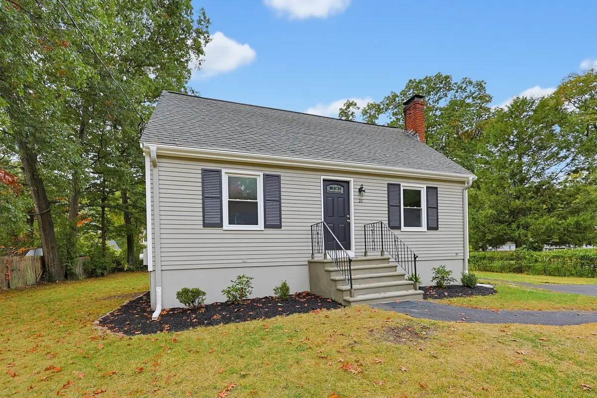 20 Overlook Dr, Bellingham, MA 02019 - #1