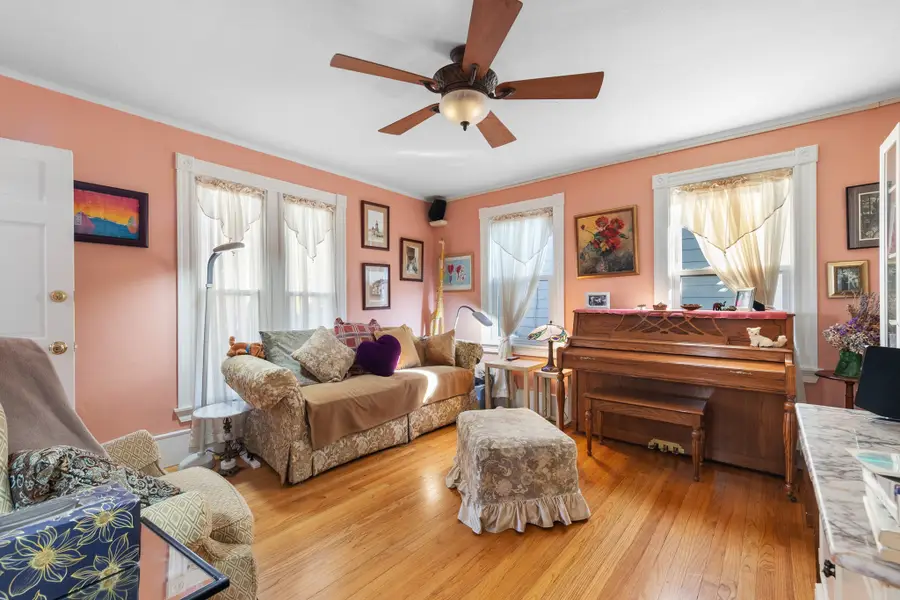 64 Pine St, Swampscott, MA 01907 - #3