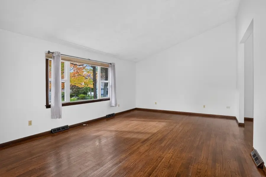 10 Roundwood Rd, Natick, MA 01760 - #2