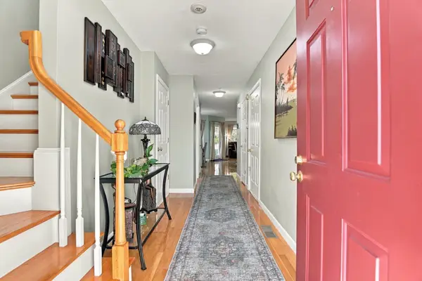 111 Regency Ln #111, Abington, MA 02351