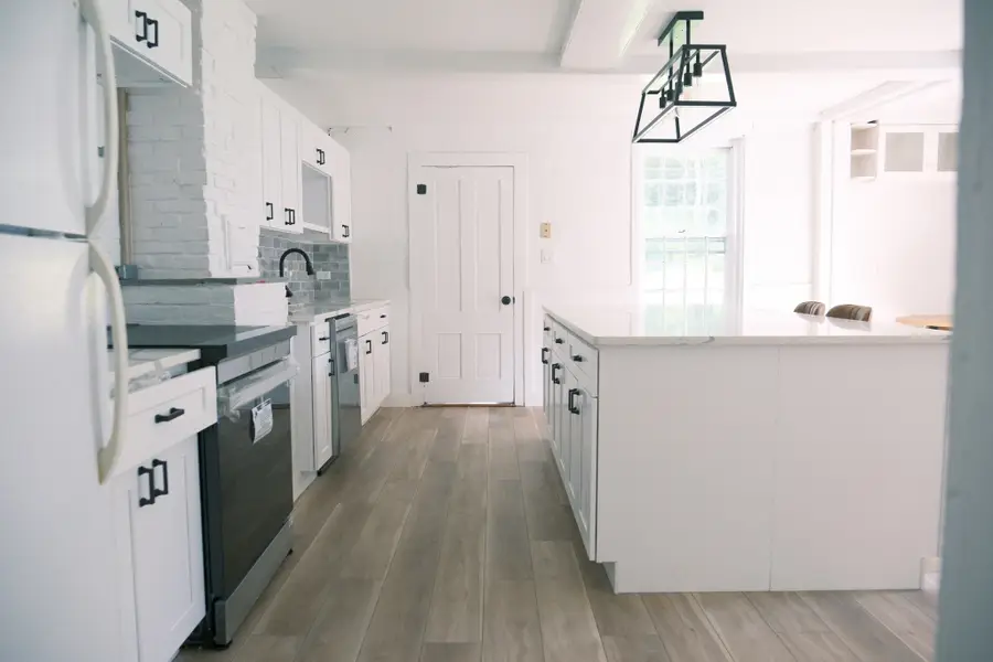 16 West St, Petersham, MA 01366 - #2