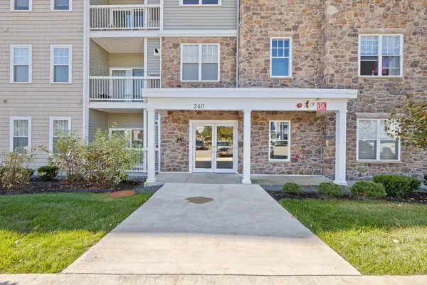 260 Martins Landing #402, North Reading, MA 01864
