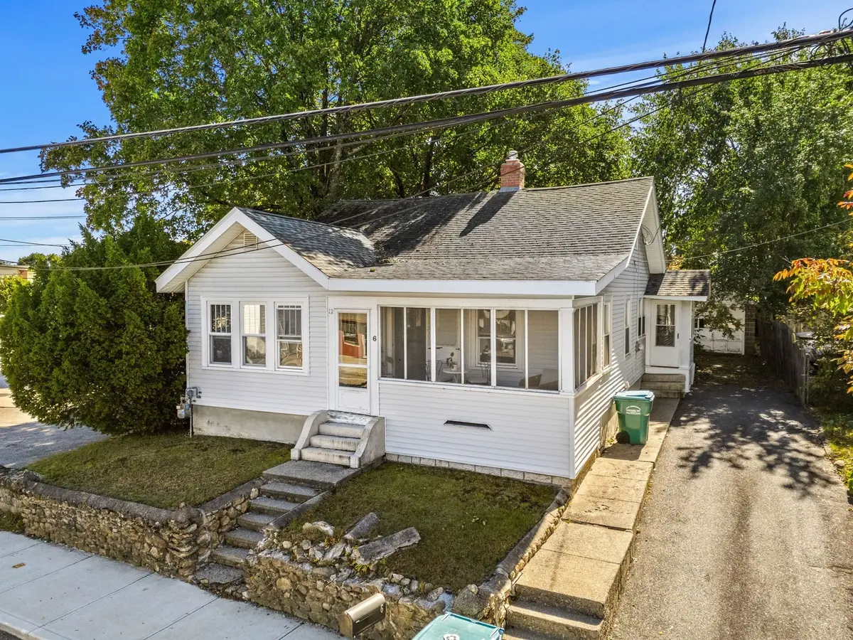 6 Hartford Ave W, Uxbridge, MA 01569 - #1