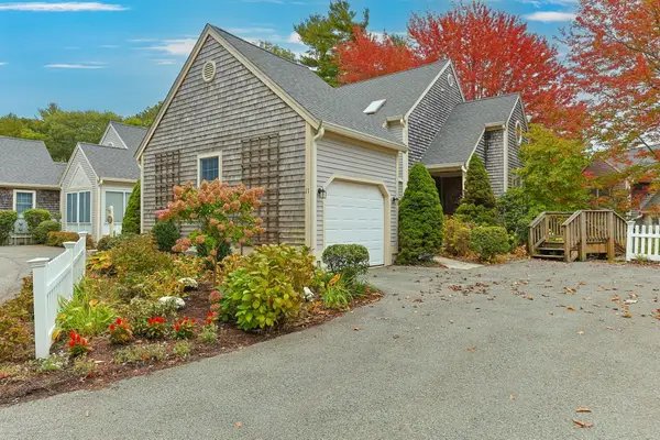 11 Gold Leaf Ln #11, Mashpee, MA 02649