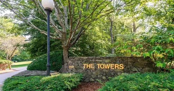 250 Hammond Pond Parkway #812 N, Newton, MA 02467