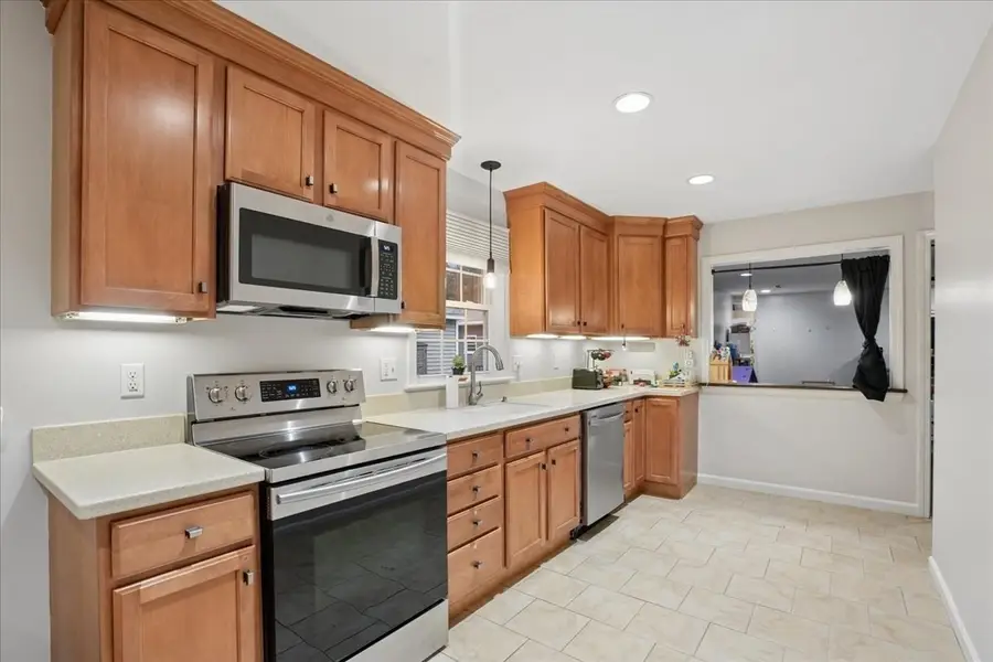 8 Brown Rd, Shirley, MA 01464 - #3