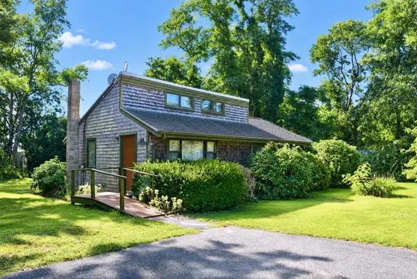 30 Meadowlark Dr, Wareham, MA 02571