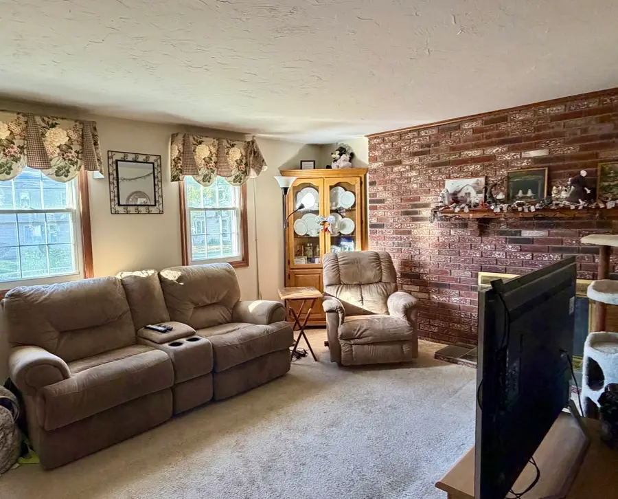 27 Tiffany Cir #27, Millbury, MA 01527 - #3