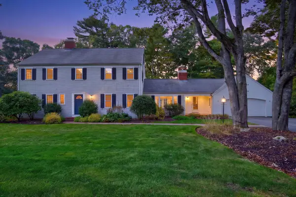 74 Coleridge Dr, Falmouth, MA 02540