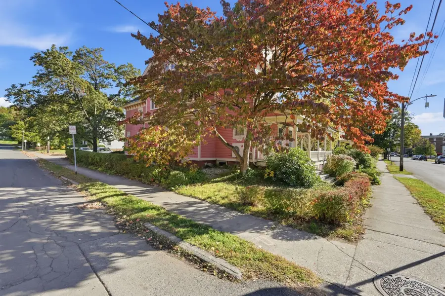 81 Franklin St, Greenfield, MA 01301 - #3