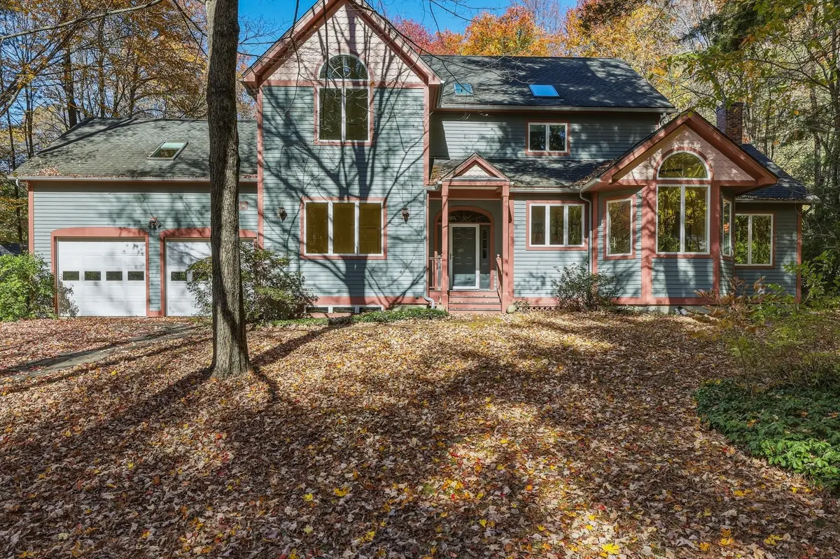 521 Old Farm Rd, Amherst, MA 01002 - #1