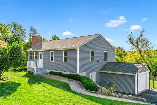 20 Lincoln St, Millville, MA 01529
