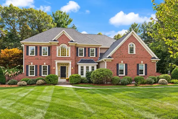 15 Comstock Dr, Wrentham, MA 02093