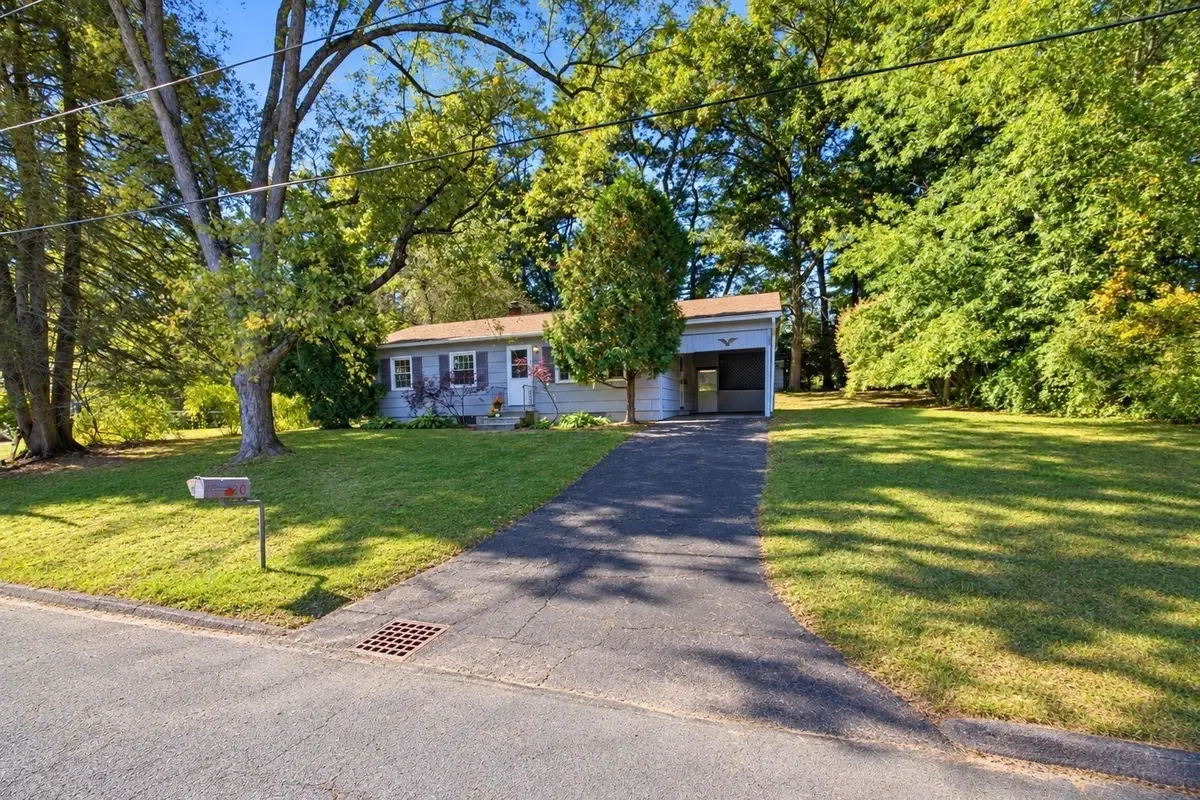 20 Deerfield Dr, Northampton, MA 01062 - #1