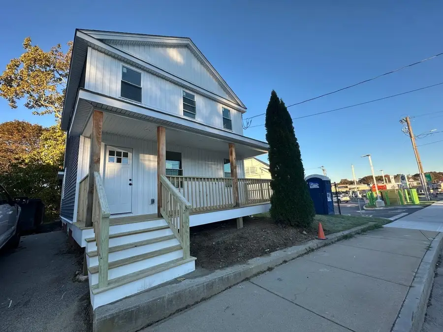 8 Thompson Rd, Webster, MA 01570 - #2