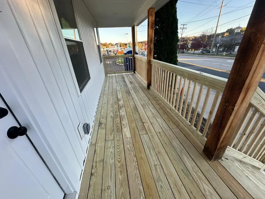 8 Thompson Rd, Webster, MA 01570 - #3