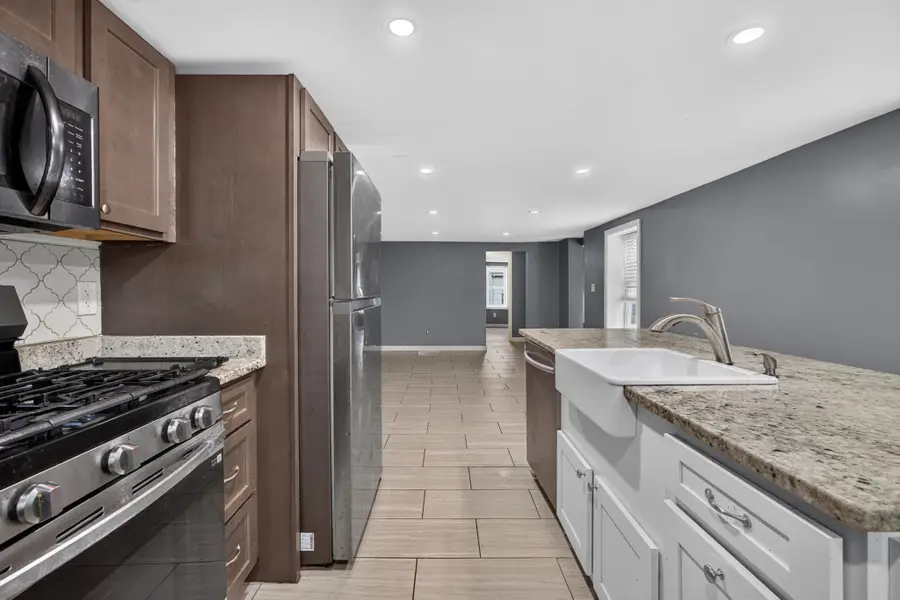 48 Wall, Bridgewater, MA 02324 - #3