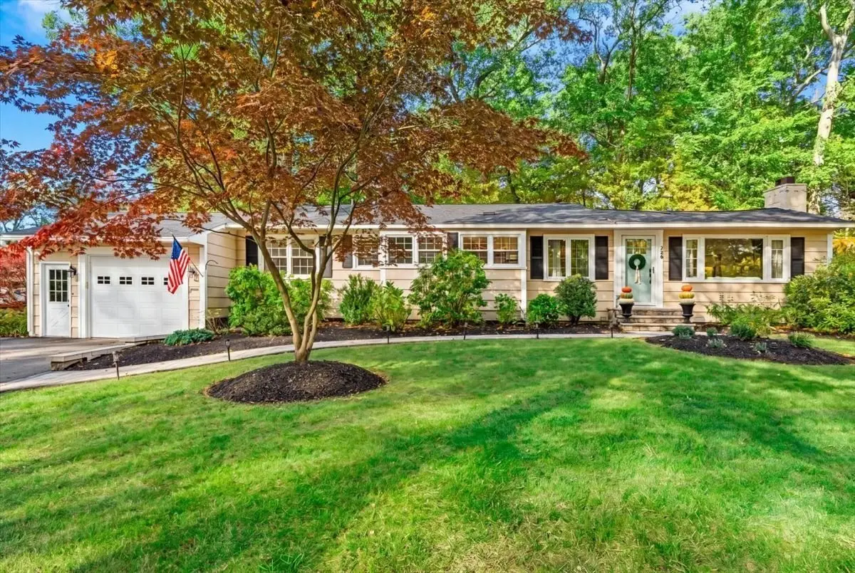 268 Colonel Hunt Dr, Abington, MA 02351 - #1