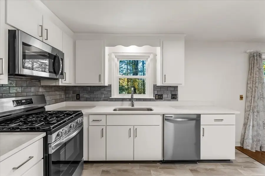 528 Spring St, Hanson, MA 02341 - #3
