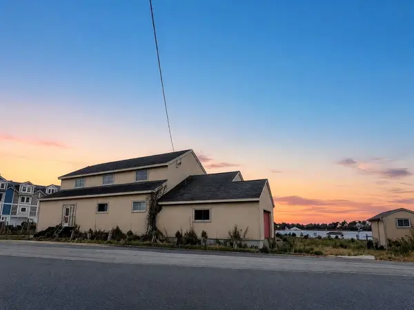 15 Bay St, Hull, MA 02045
