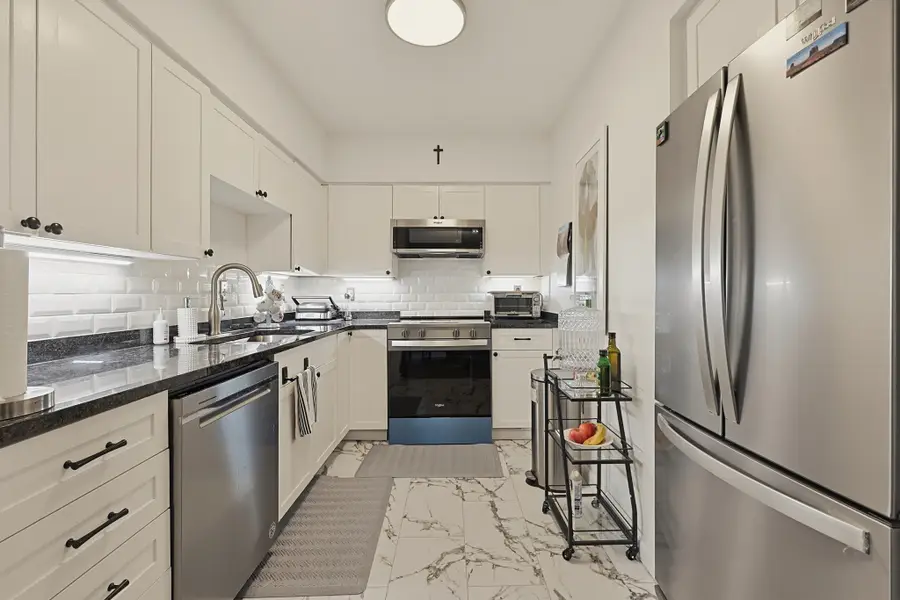 421 Neponset St #B, Norwood, MA 02062 - #3