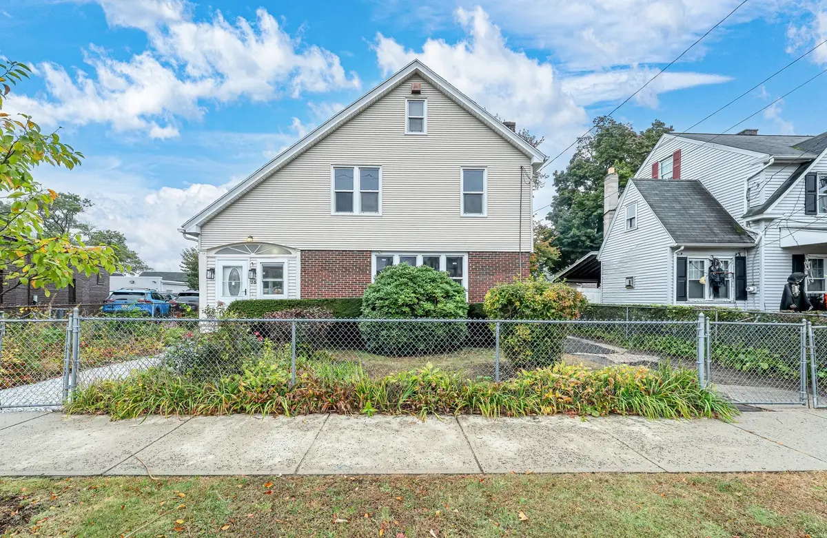 73 Santa Barbara St, Springfield, MA 01104 - #1