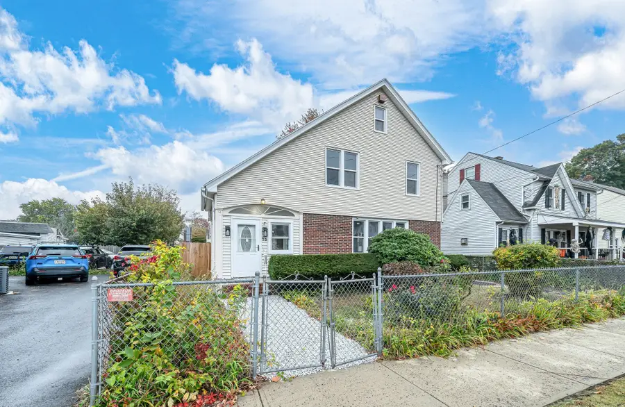 73 Santa Barbara St, Springfield, MA 01104 - #3