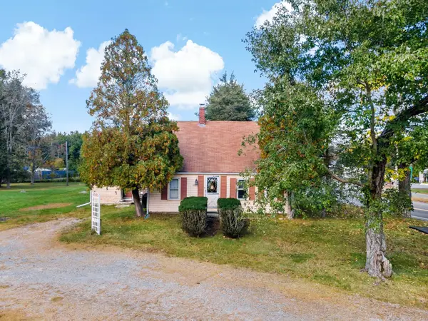 45 County Rd, Freetown, MA 02717