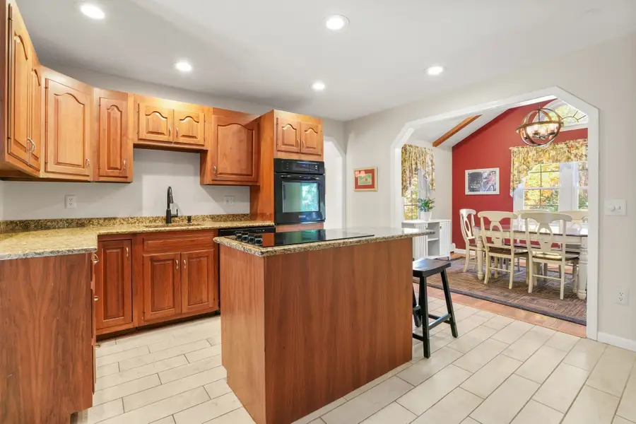 169 Pilgrim Dr, Holden, MA 01520 - #3