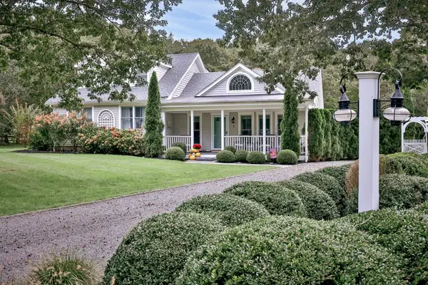 6 Hollow Way, Edgartown, MA 02539