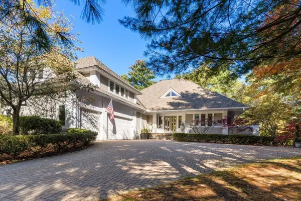 8 Hawk Hill Ln, Ipswich, MA 01938