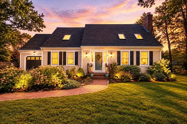 14 Bayshore Dr, Mashpee, MA 02649