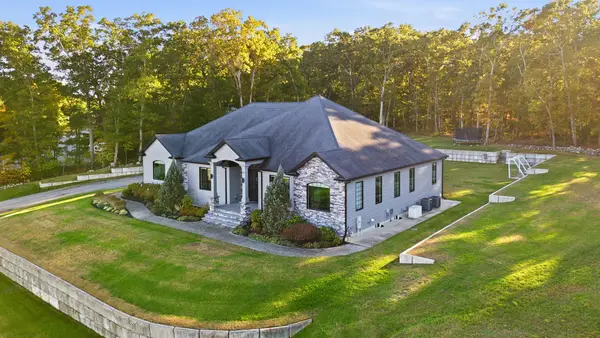 77 Kendra Cir, Swansea, MA 02777