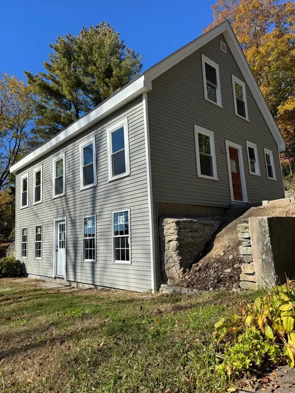 29 Lincoln St, Millville, MA 01529