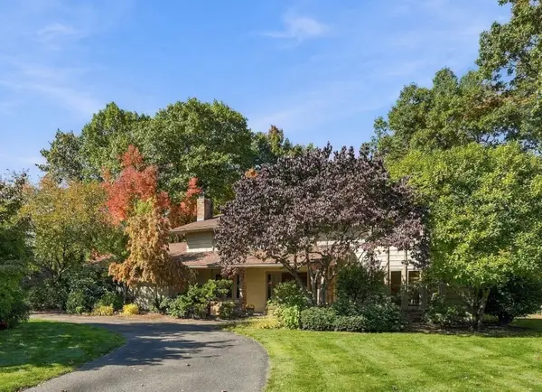692 Wolf Swamp Rd, Longmeadow, MA 01106