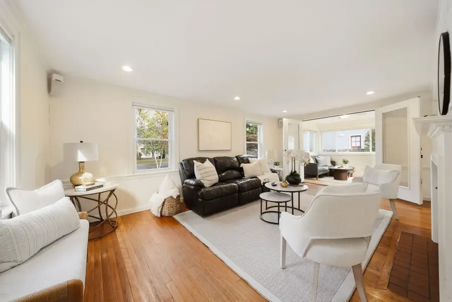 128 Laurel Dr, Needham, MA 02492 - #2