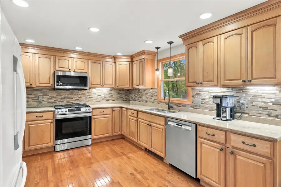 11 Yellow Brick Road, Haverhill, MA 01835 - #3