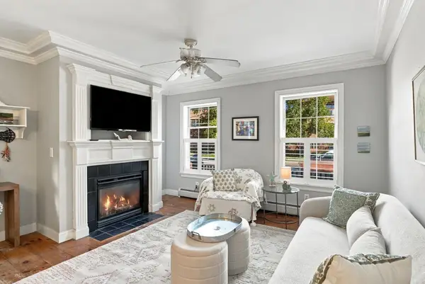 131 Merrimac St #1, Newburyport, MA 01950