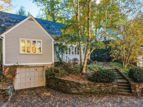 31 Langworthy Rd, Northampton, MA 01060