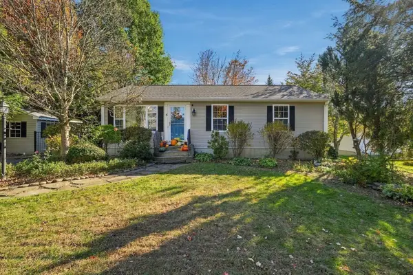 5 Maxine Cir, Easthampton, MA 01027